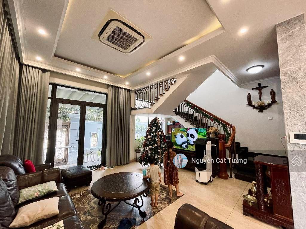 Bán biệt thự 235 đặng thuỳ trâm, ngang 10x20m, 4 tầng, cách bờ kè rạch xuyên tâm 50m nhỉnh 150tr/m2