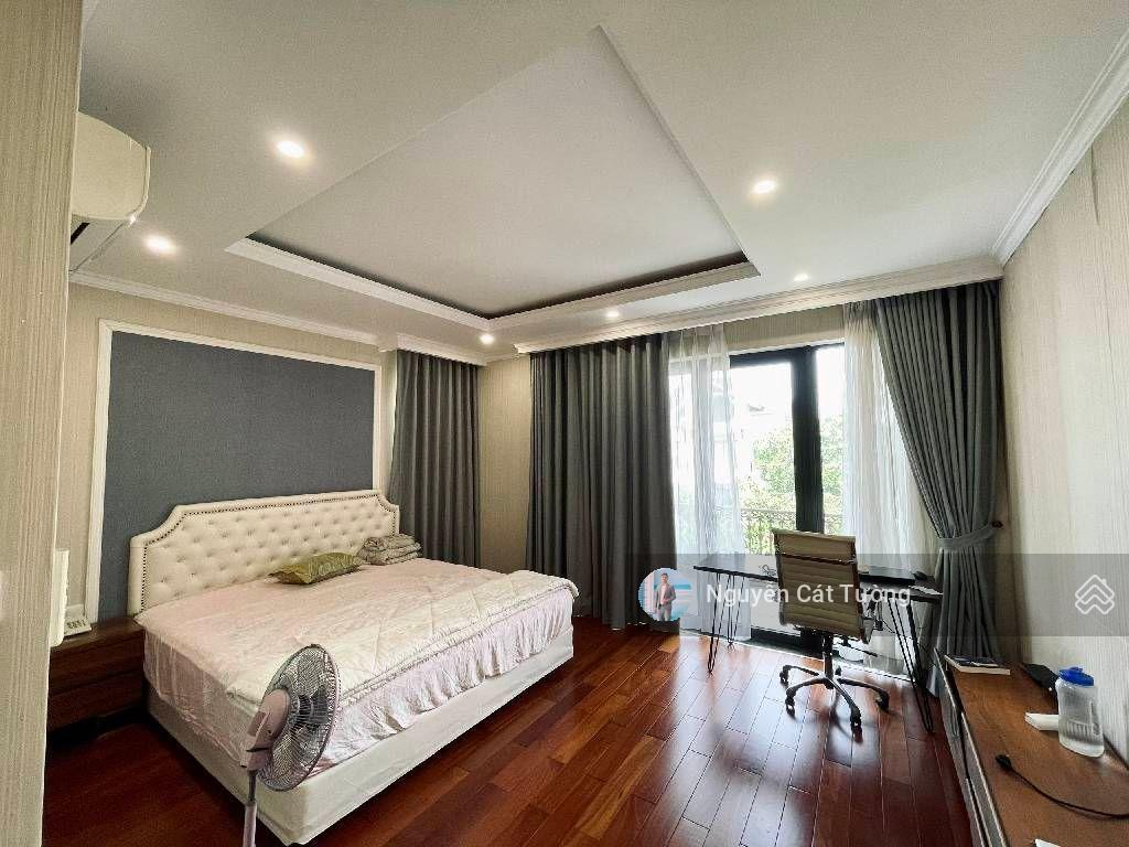 Bán biệt thự 235 đặng thuỳ trâm, ngang 10x20m, 4 tầng, cách bờ kè rạch xuyên tâm 50m nhỉnh 150tr/m2