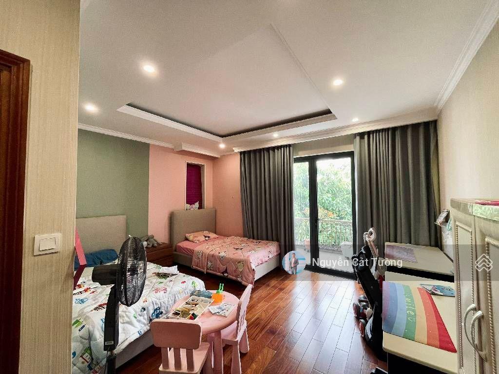 Bán biệt thự 235 đặng thuỳ trâm, ngang 10x20m, 4 tầng, cách bờ kè rạch xuyên tâm 50m nhỉnh 150tr/m2