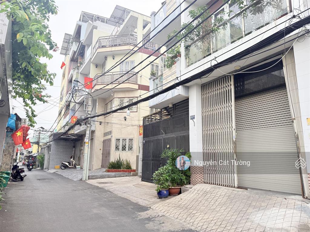 Bán nhà 3 tầng, đường oto 6m, ngay đại học hutech, nhà vuông vức không lỗi, dòng tiền 20tr/tháng