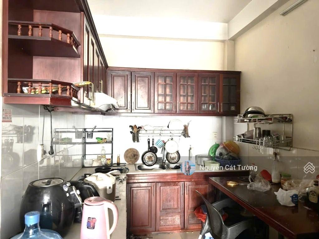 Bán nhà 3 tầng, đường oto 6m, ngay đại học hutech, nhà vuông vức không lỗi, dòng tiền 20tr/tháng