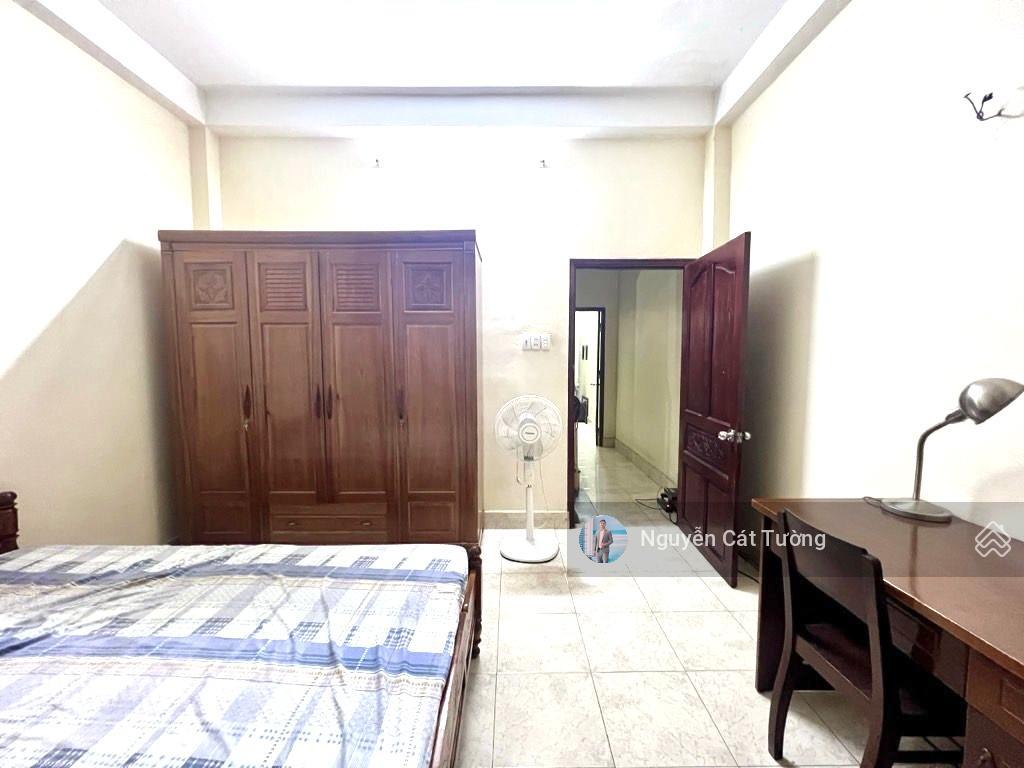 Bán nhà 3 tầng, đường oto 6m, ngay đại học hutech, nhà vuông vức không lỗi, dòng tiền 20tr/tháng