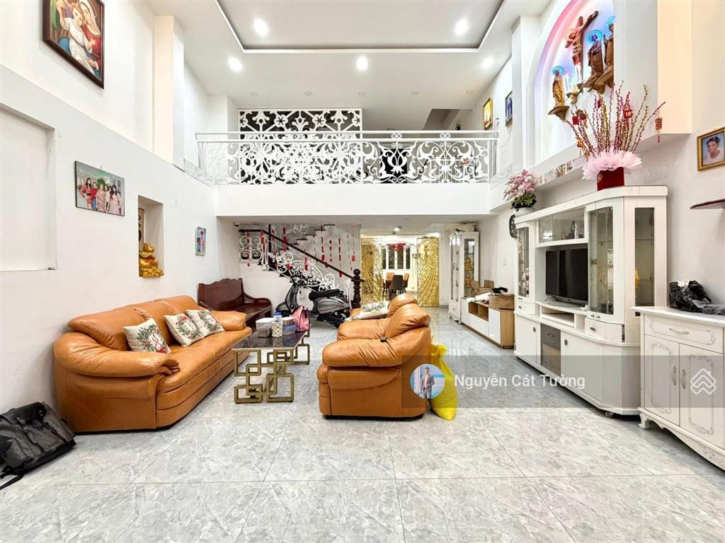 Bán nhà 5 tầng, đường oto 6m, gần công viên gia định 300m, chủ ngộp gấp bán.