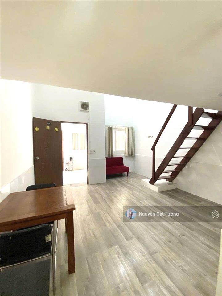 Duplex 70m2, ở được 5 người + 5 xe, ngay giáp quận 1, gác cao 2m, gần các trường đại học