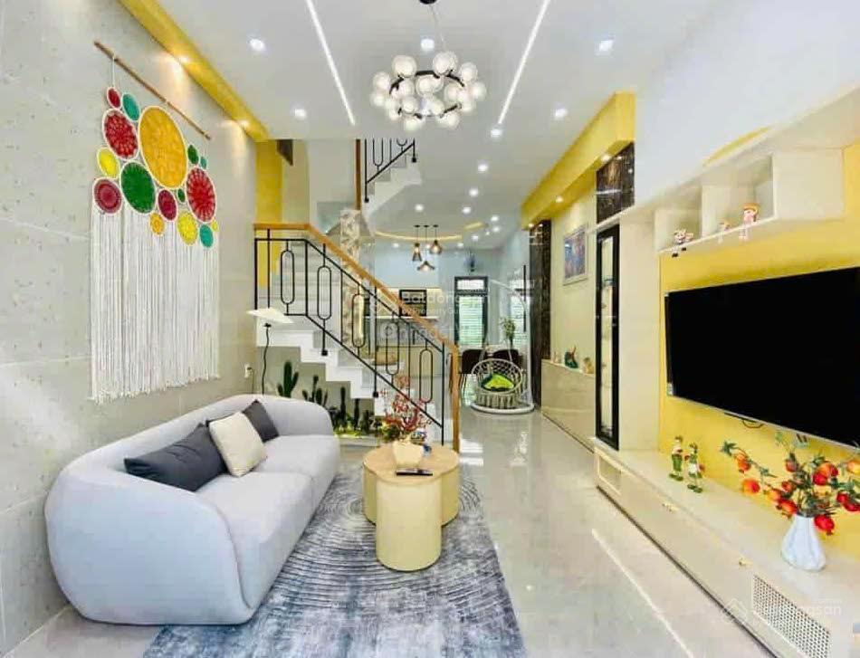 Chính chủ đi mỹ cần bán giá 3tỷ150, huỳnh tịnh của, q3, (4x13,8), 4pn, 4wc  nhà mới  sổ chính chủ