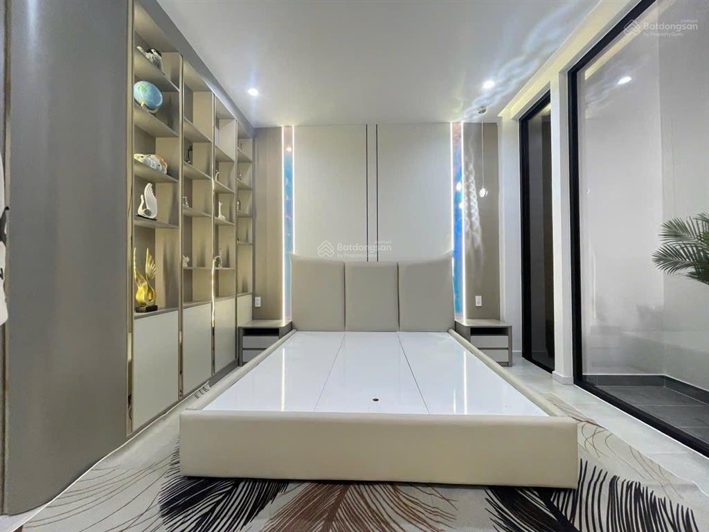 Bán nhà đang cho thuê 16tr/t  hẻm nguyễn kiệm  giá 7tỷ  diện tích 4,4x18,5m trệt 3 lầu