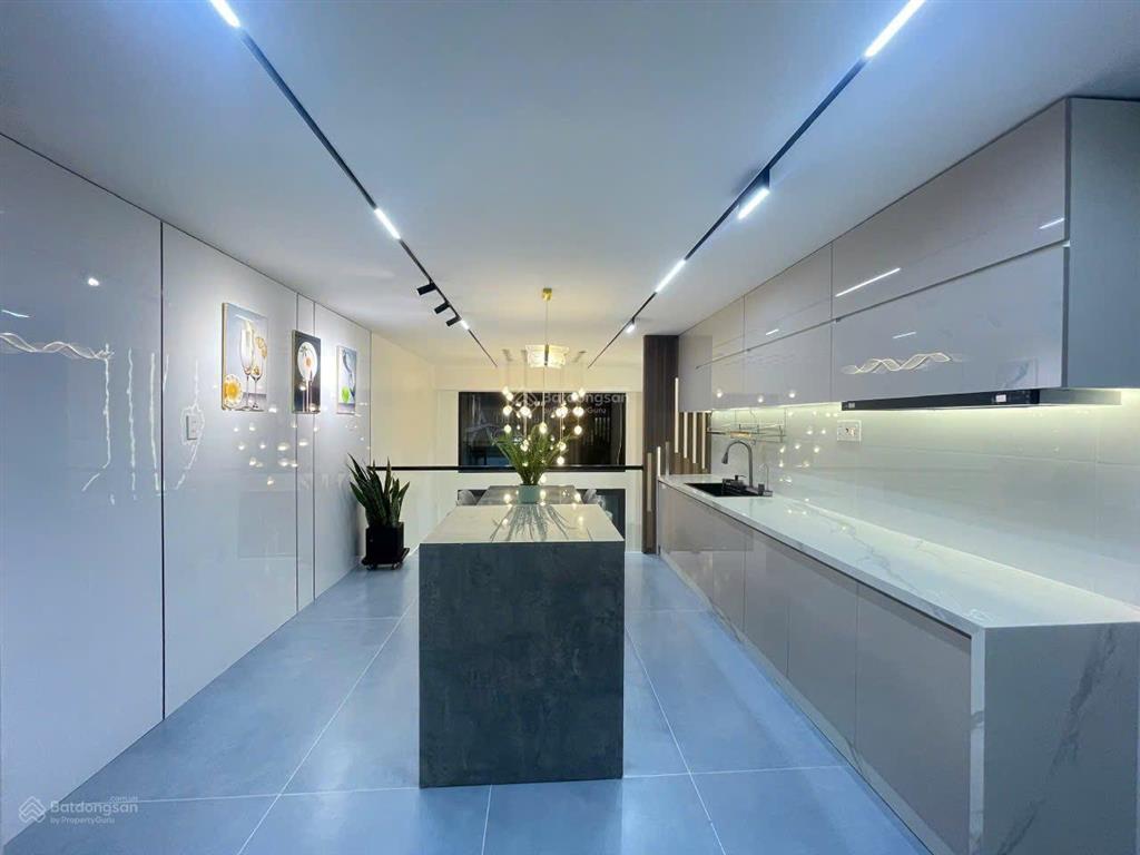 Bán nhà đang cho thuê 16tr/t  hẻm nguyễn kiệm  giá 7tỷ  diện tích 4,4x18,5m trệt 3 lầu