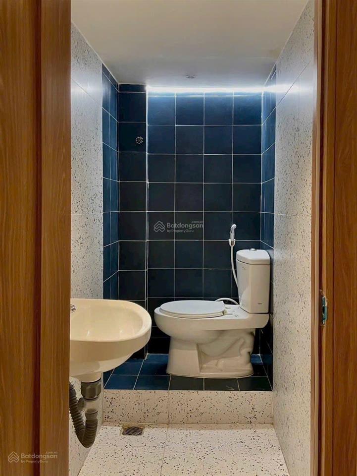 Bán chính chủ, trần quý, 2tỷ460 59,1m2, quận 11  nhà còn mới vào ở ngay, hẻm lớn thông thoáng.