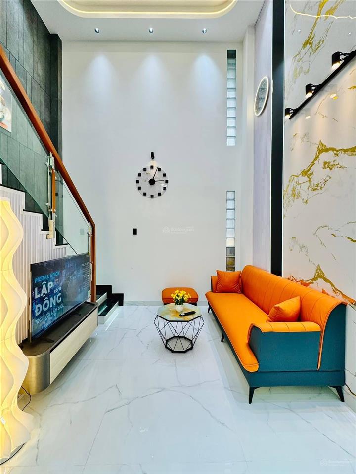 Nhà mới chính chủ giá 2tỷ8  đường bạch đằng, tân bình  khu vực dân trí cao, ô tô đậu trong nhà