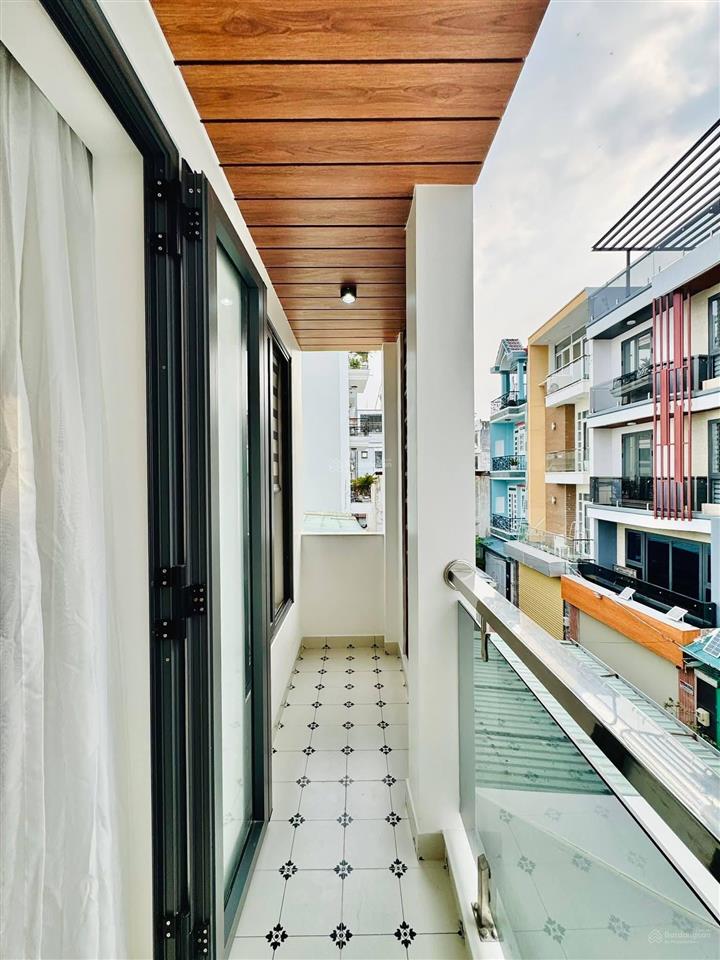 Nhà mới chính chủ giá 2tỷ8  đường bạch đằng, tân bình  khu vực dân trí cao, ô tô đậu trong nhà