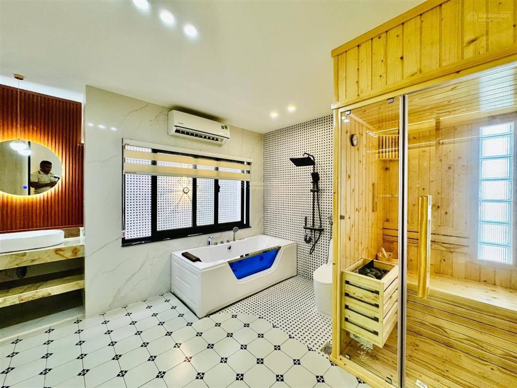 Nhà mới chính chủ giá 2tỷ8  đường bạch đằng, tân bình  khu vực dân trí cao, ô tô đậu trong nhà