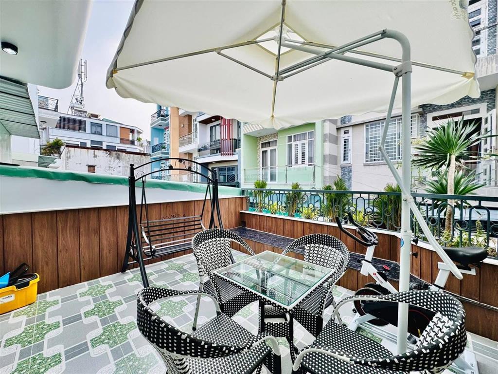 Nhà mới chính chủ giá 2tỷ8  đường bạch đằng, tân bình  khu vực dân trí cao, ô tô đậu trong nhà