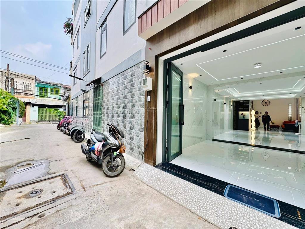 Nhà mới chính chủ giá 2tỷ8  đường bạch đằng, tân bình  khu vực dân trí cao, ô tô đậu trong nhà