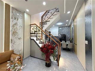 Chốt gía thương lượng giá 3,3 tỷ hàng hot 4pn, 3wc, 3 tầng tại nguyễn tri phương, q10  sổ hồng