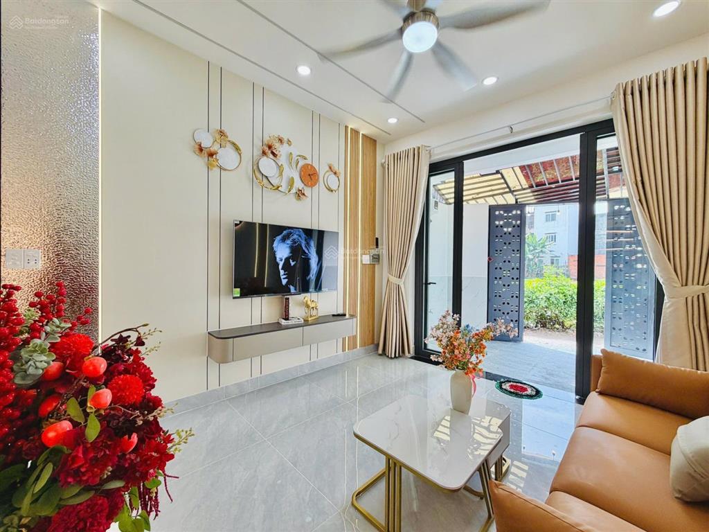 Chốt gía thương lượng giá 3,3 tỷ hàng hot 4pn, 3wc, 3 tầng tại nguyễn tri phương, q10  sổ hồng