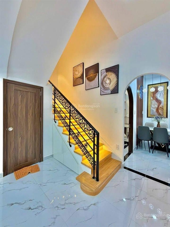 Nhà chủ gửi cần bán do chủ nhà muốn bán chuyển khu vực ở 67,8m2, giá 3tỷ chốt sang tên, hẻm 6m