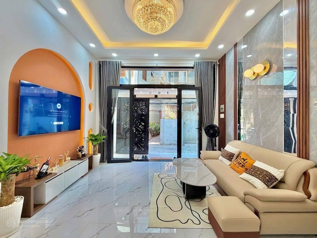Nhà chủ gửi cần bán do chủ nhà muốn bán chuyển khu vực ở 67,8m2, giá 3tỷ chốt sang tên, hẻm 6m