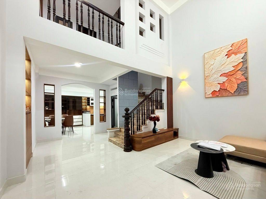 Bán căn hộ dịch vụ hẻm xe hơi phường 10 dòng tiền cao thu nhập 100tr/tháng  dt 6x12m đúc 5tầng