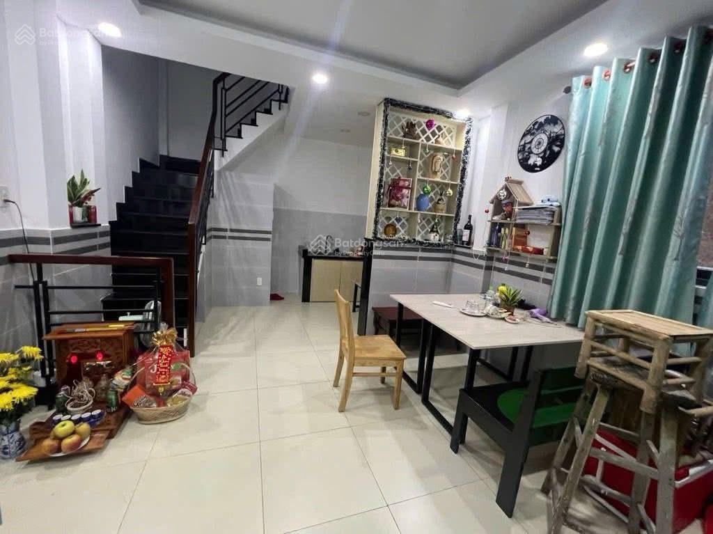 Bán nhà 3 tầng chốt full, 54m2, nhà vị trí hẻm 6m thông thoáng, thuận tiện cho thuê