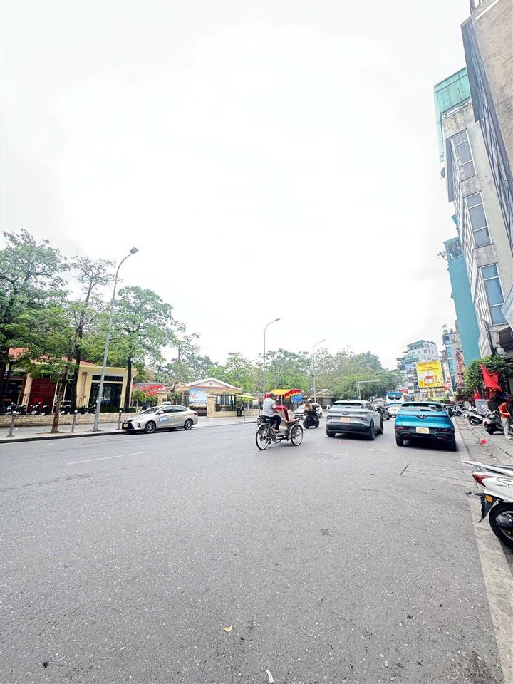 Gia chủ cần bán gấp tòa căn hộ dịch vụ tại ngọc hà  dòng tiền khủng  gần lăng bác