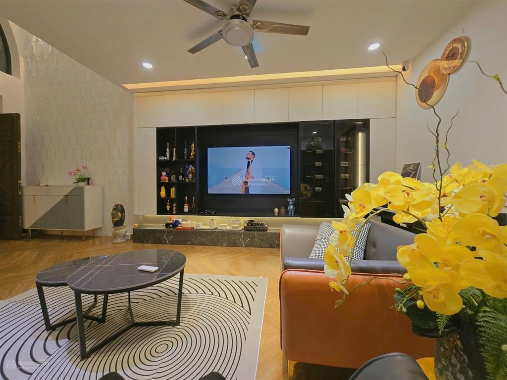 Bán gấp siêu phẩm cực nét tại cổ nhuế nhà đẹp ở ngay