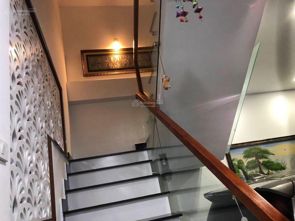 Duy nhất 1 căn nhà ngang 6m, 79.3m2. hẻm nhựa. có gara xe hơi. chủ xây ở rất kiên cố, 4pn, 5wc