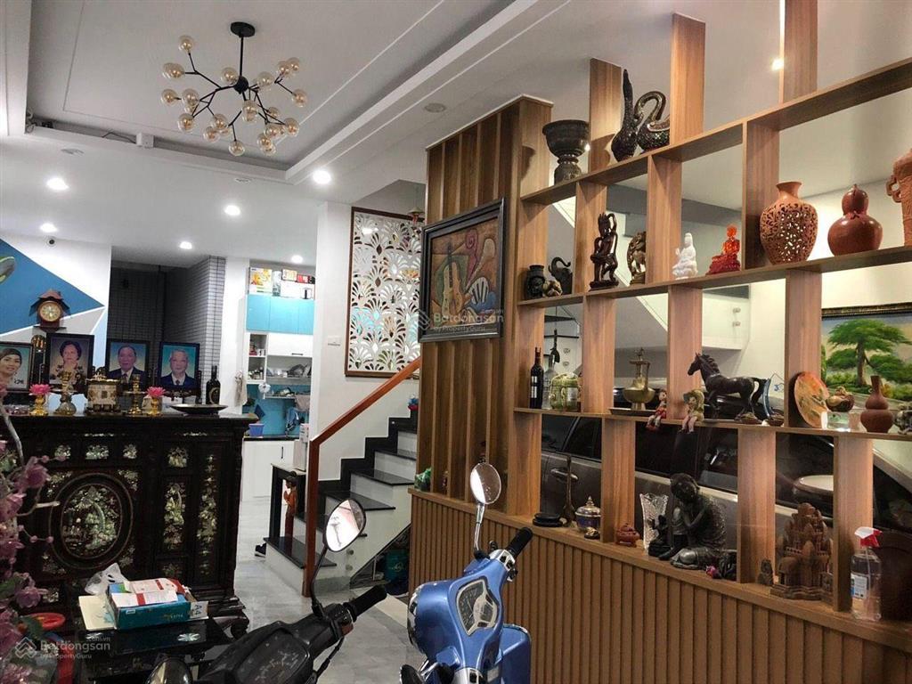 Duy nhất 1 căn nhà ngang 6m, 79.3m2. hẻm nhựa. có gara xe hơi. chủ xây ở rất kiên cố, 4pn, 5wc