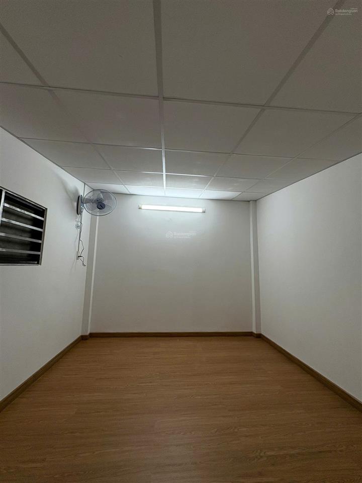 Cho thuê nhà nguyên căn quận 4  gần trung tâm (ưu tiên hộ gia đình ở lâu dài)