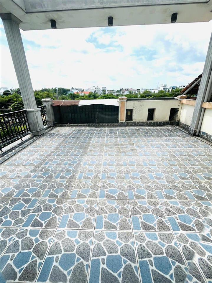 Cho thuê nhà trệt 3 lầu  góc 2 mặt tiền, kdc cty 8, cần thơ | 18 triệu