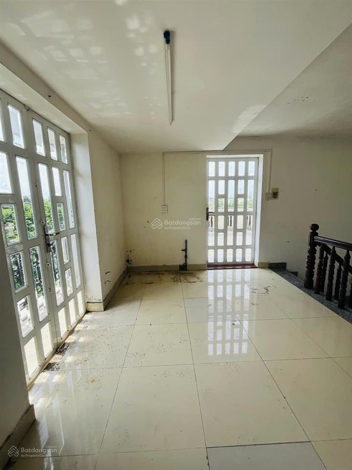 Cho thuê nhà trệt 3 lầu  góc 2 mặt tiền, kdc cty 8, cần thơ | 18 triệu