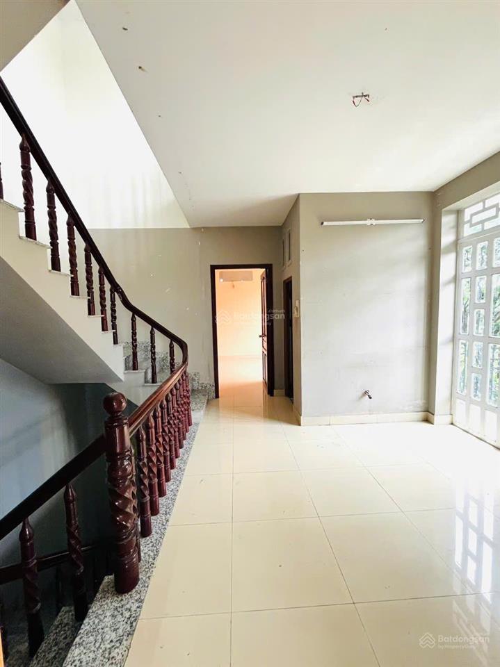 Cho thuê nhà trệt 3 lầu  góc 2 mặt tiền, kdc cty 8, cần thơ | 18 triệu