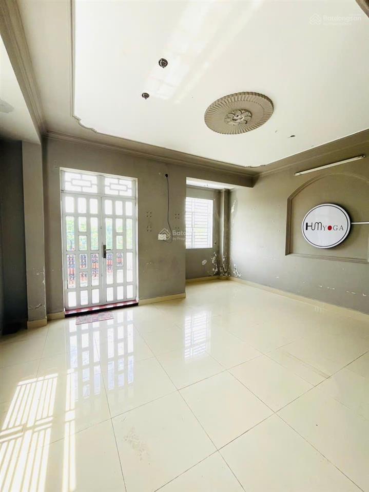 Cho thuê nhà trệt 3 lầu  góc 2 mặt tiền, kdc cty 8, cần thơ | 18 triệu