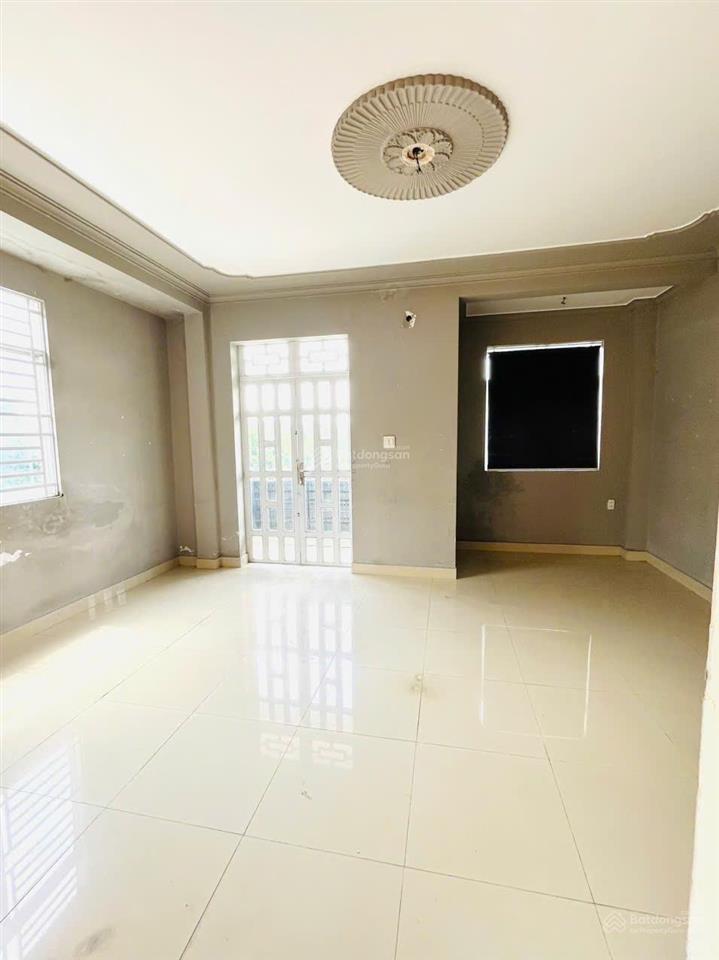 Cho thuê nhà trệt 3 lầu  góc 2 mặt tiền, kdc cty 8, cần thơ | 18 triệu