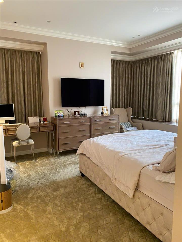 Diện tích hiếm 162m  ban công lớn  3pn 3wc  sổ hồng tại sunrise city  quận 7 .  0909 982 ***