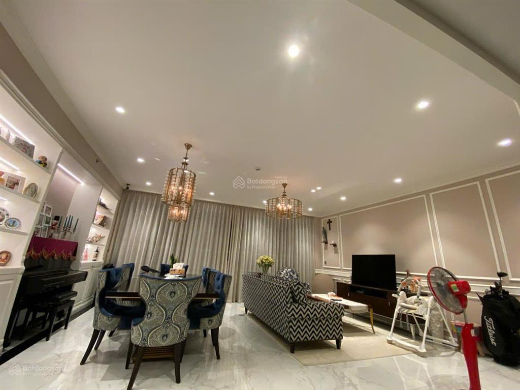 Diện tích hiếm 162m  ban công lớn  3pn 3wc  sổ hồng tại sunrise city  quận 7 .  0909 982 ***