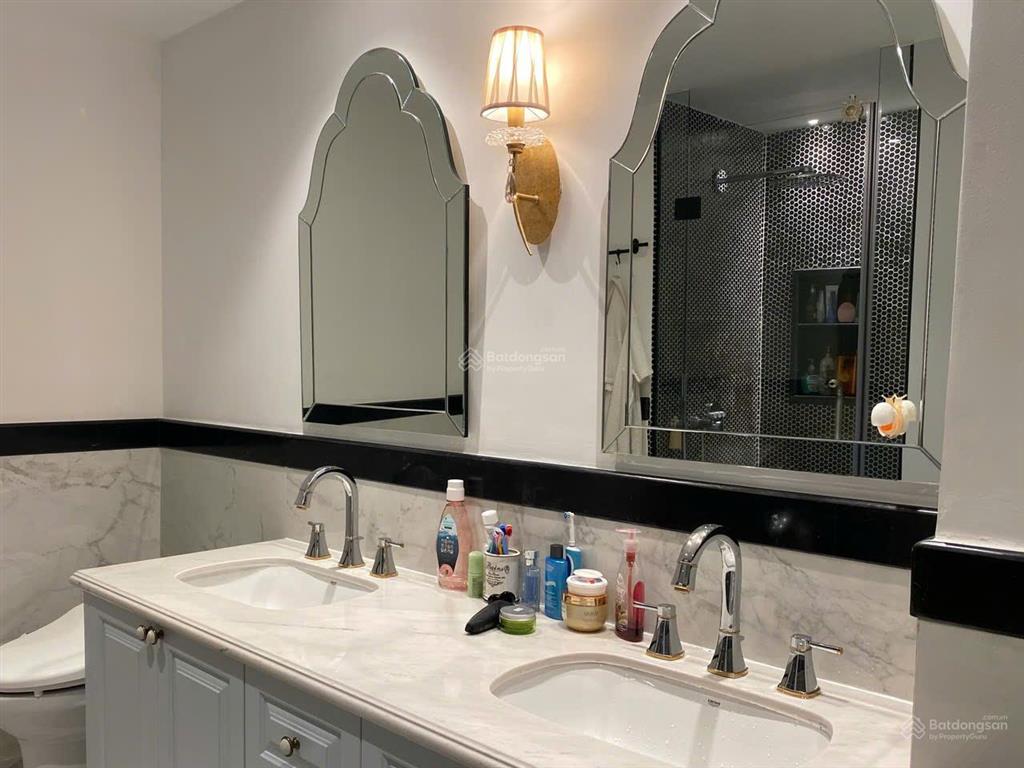 Diện tích hiếm 162m  ban công lớn  3pn 3wc  sổ hồng tại sunrise city  quận 7 .  0909 982 ***