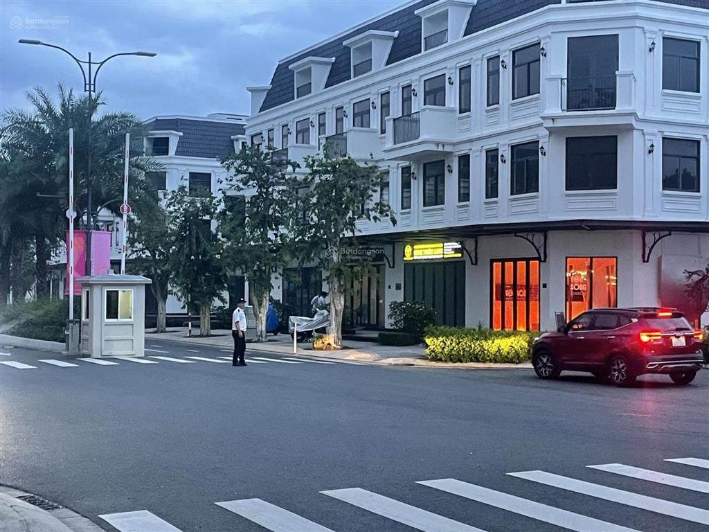 Bán shophouse la vida residences, căn 24 ngay cổng dự án giá 13,5 tỷ, đã nộp hs làm sổ