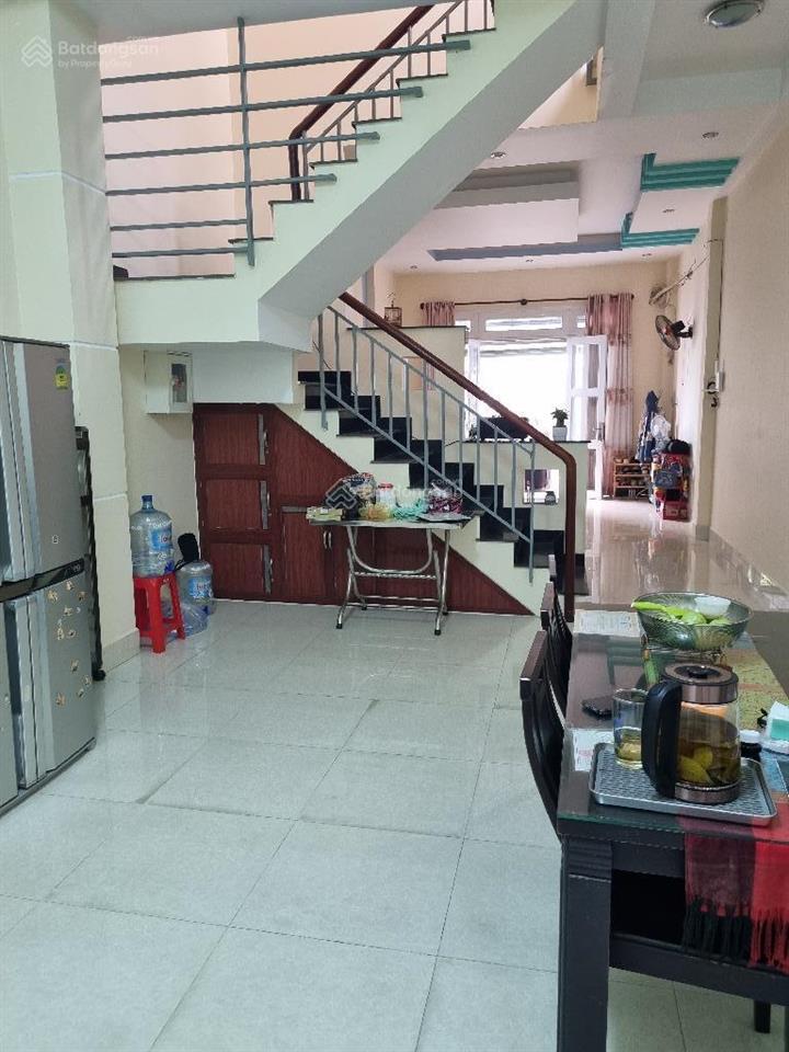 Bán nhà 2 tầng dt 106m2 ngang 4,5m 3pn lương văn can quận 8 sát cầu bình tiên