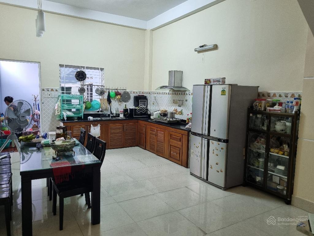 Bán nhà 2 tầng dt 106m2 ngang 4,5m 3pn lương văn can quận 8 sát cầu bình tiên