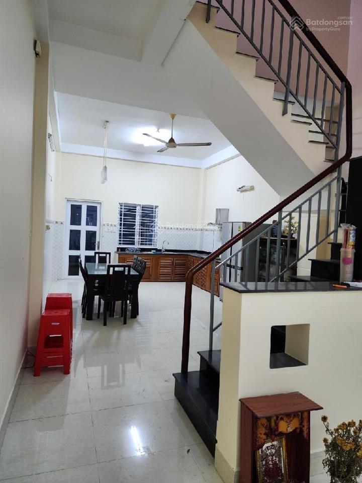 Bán nhà 2 tầng dt 106m2 ngang 4,5m 3pn lương văn can quận 8 sát cầu bình tiên