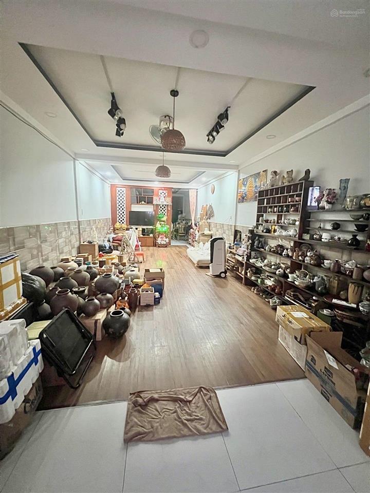 Bán nhà 3 tầng ngay chợ hậu giang 73m2 ngang 4m 3pn hậu giang phú lâm