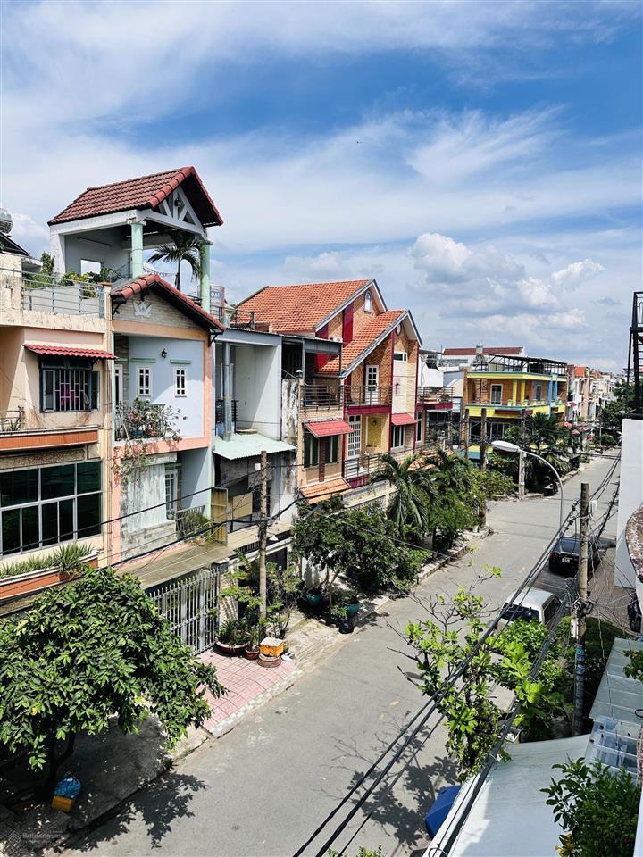 Bán nhà 4 tầng siêu phẩm kdc bình hưng ngang 5x20m 5pn ngay bến xe quận 8
