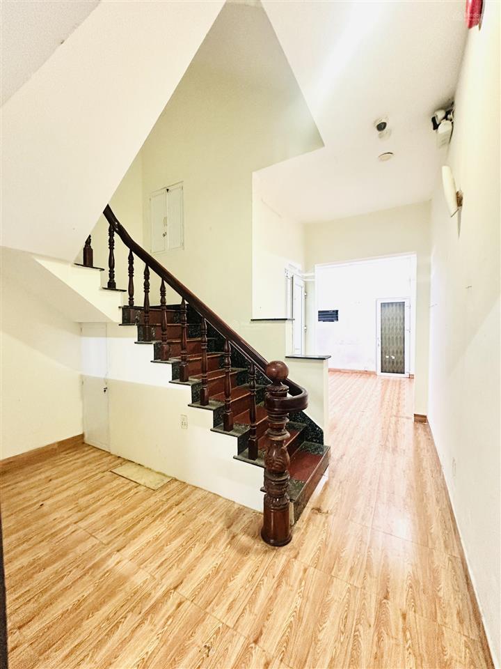 Bán nhà mặt tiền kdc bông sao 64m2 ngang 4m 6pn view công viên quận 8