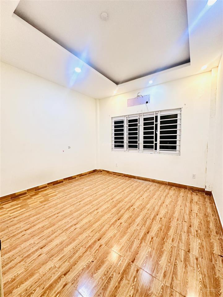 Bán nhà mặt tiền kdc bông sao 64m2 ngang 4m 6pn view công viên quận 8