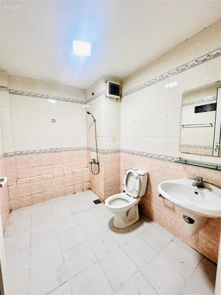 Bán nhà mặt tiền kdc bông sao 64m2 ngang 4m 6pn view công viên quận 8