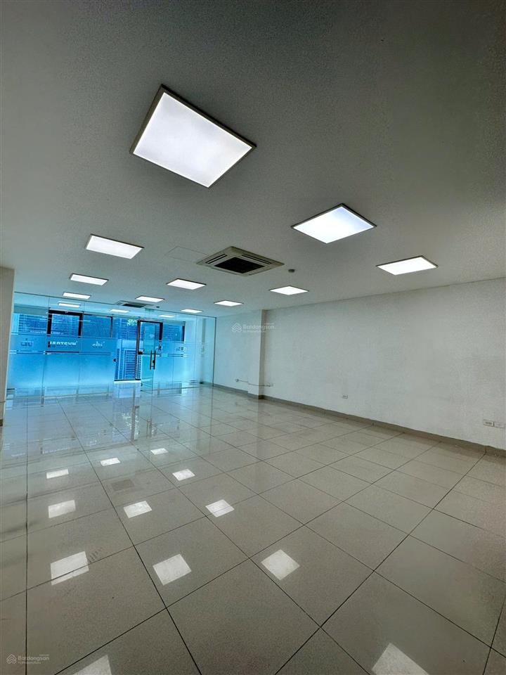 Chính chủ cho thuê văn phòng tại thái hà, 17 triệu, 90m2, cơ bản