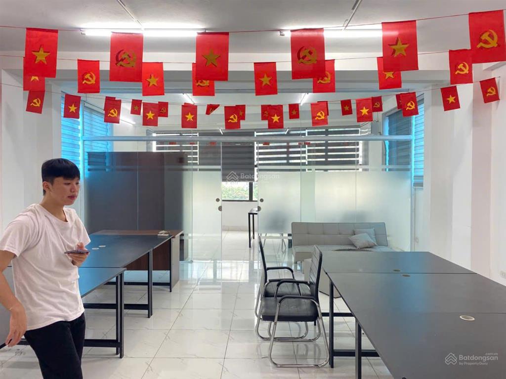 Chính chủ cho thuê văn phòng tại phường mễ trì, 13.5 triệu, 80 m2, giá ưu đãi trong tháng này