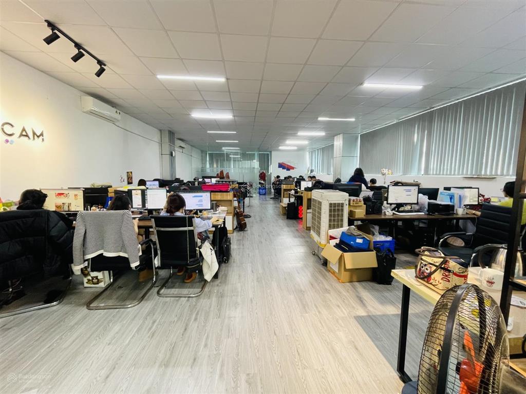 Chính chủ cho thuê văn phòng 160m2 tại duy tân, 27,5 triệu, hoạt động 24/24 free