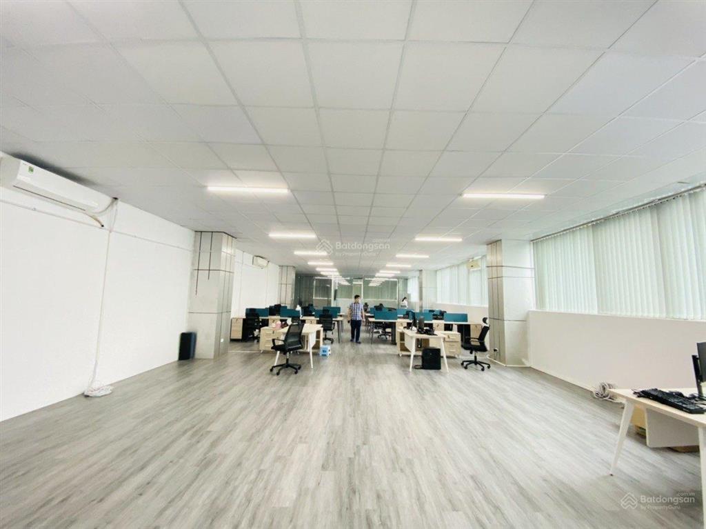 Chính chủ cho thuê văn phòng 160m2 tại duy tân, 27,5 triệu, hoạt động 24/24 free