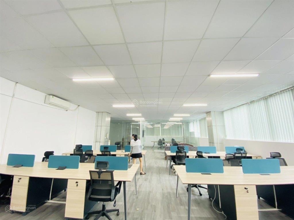 Chính chủ cho thuê văn phòng 160m2 tại duy tân, 27,5 triệu, hoạt động 24/24 free
